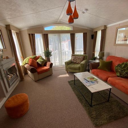 Red Squirrel Lodge Sandown Bagian luar foto