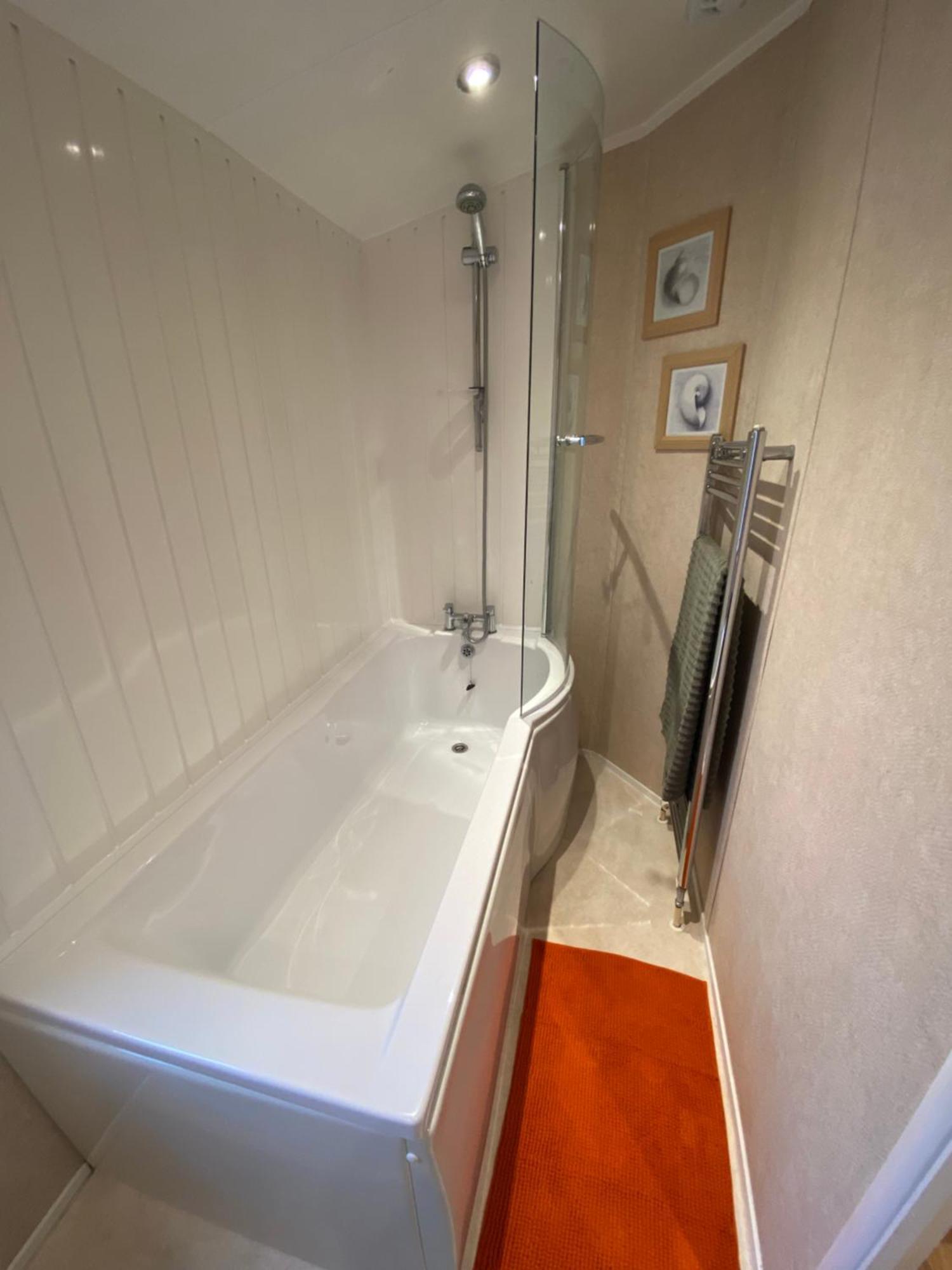 Red Squirrel Lodge Sandown Bagian luar foto