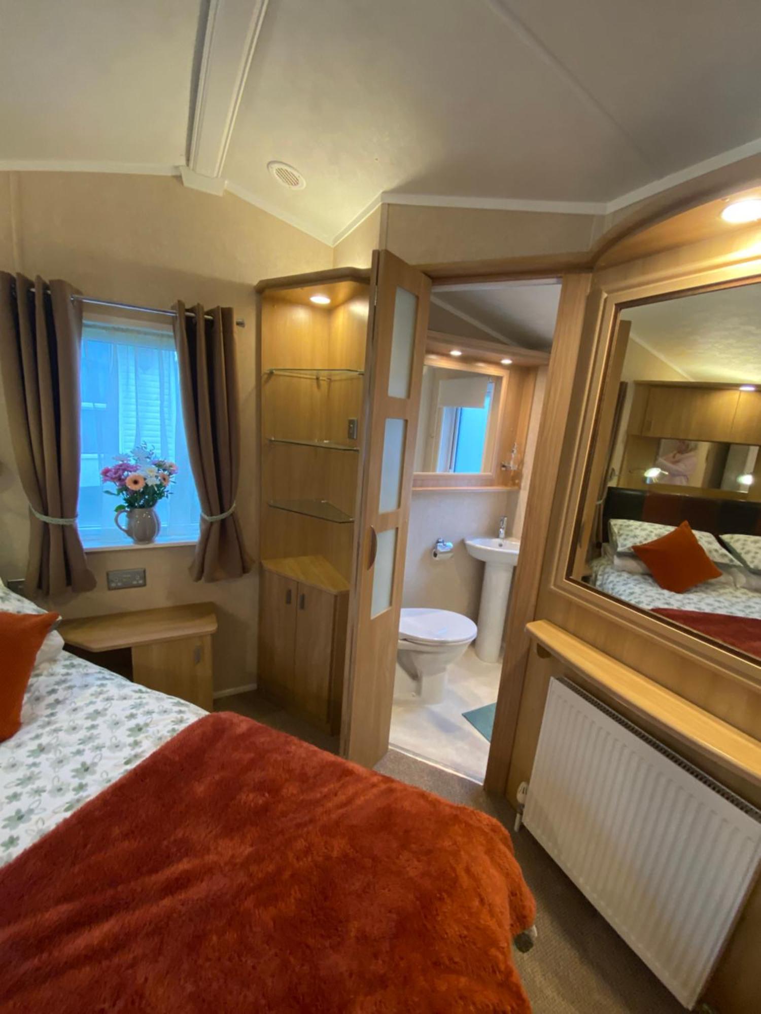 Red Squirrel Lodge Sandown Bagian luar foto