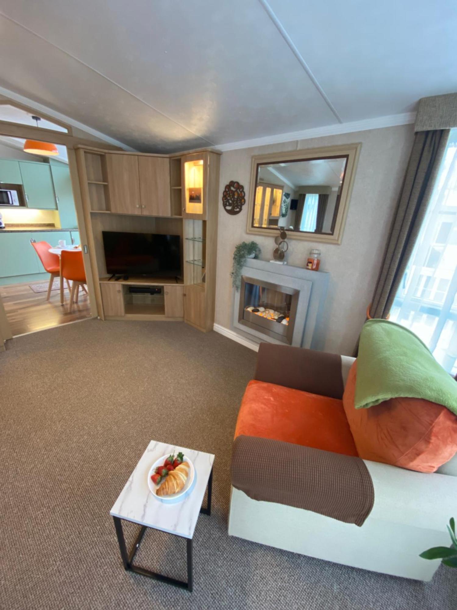 Red Squirrel Lodge Sandown Bagian luar foto