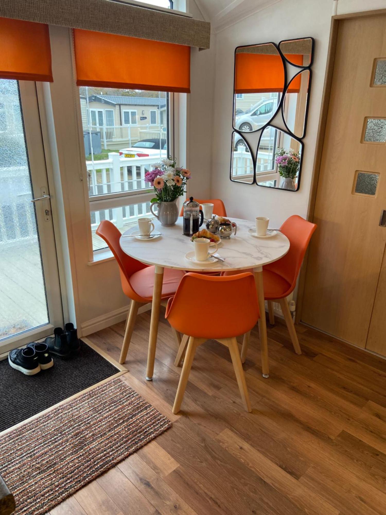 Red Squirrel Lodge Sandown Bagian luar foto