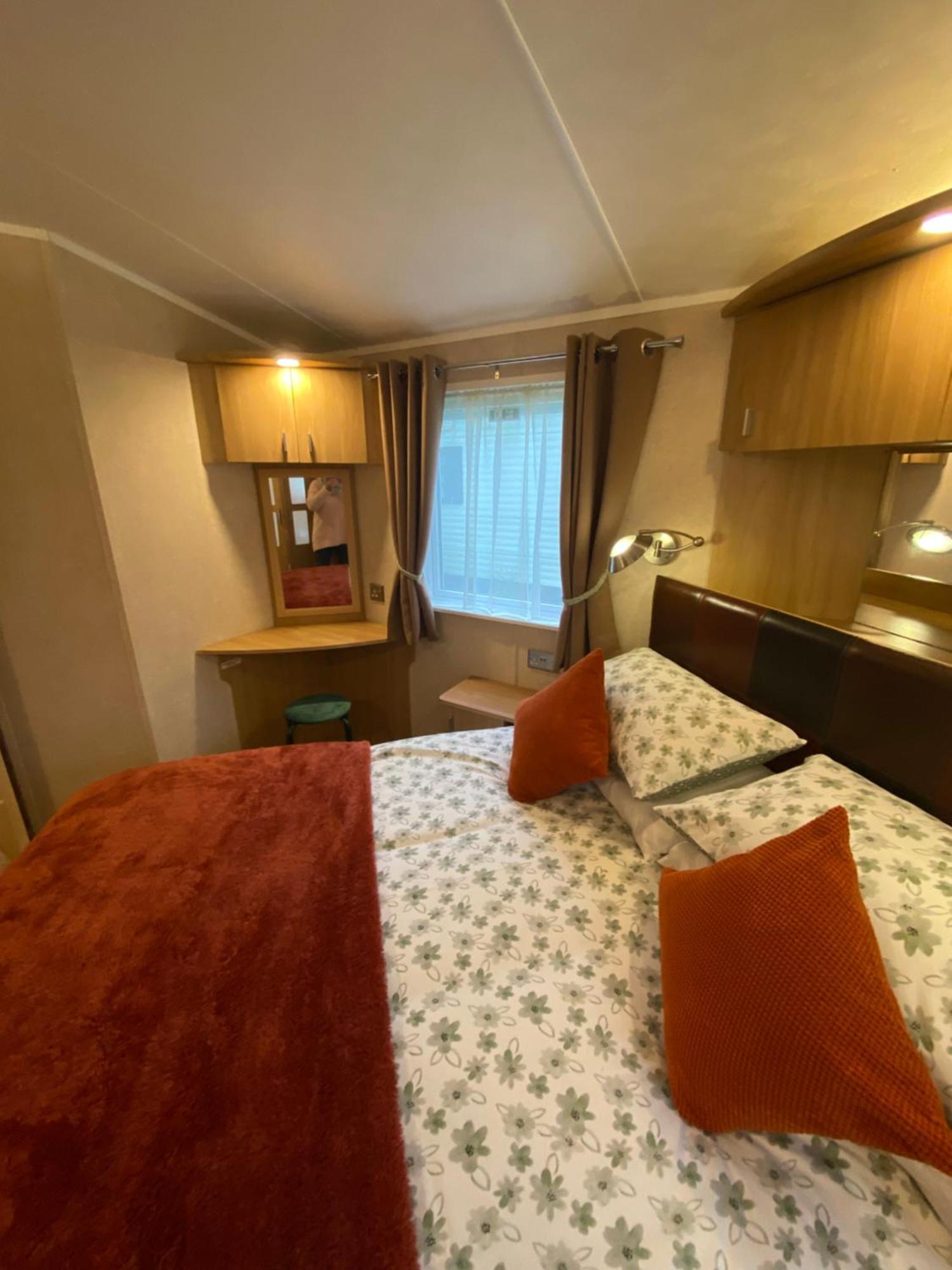Red Squirrel Lodge Sandown Bagian luar foto