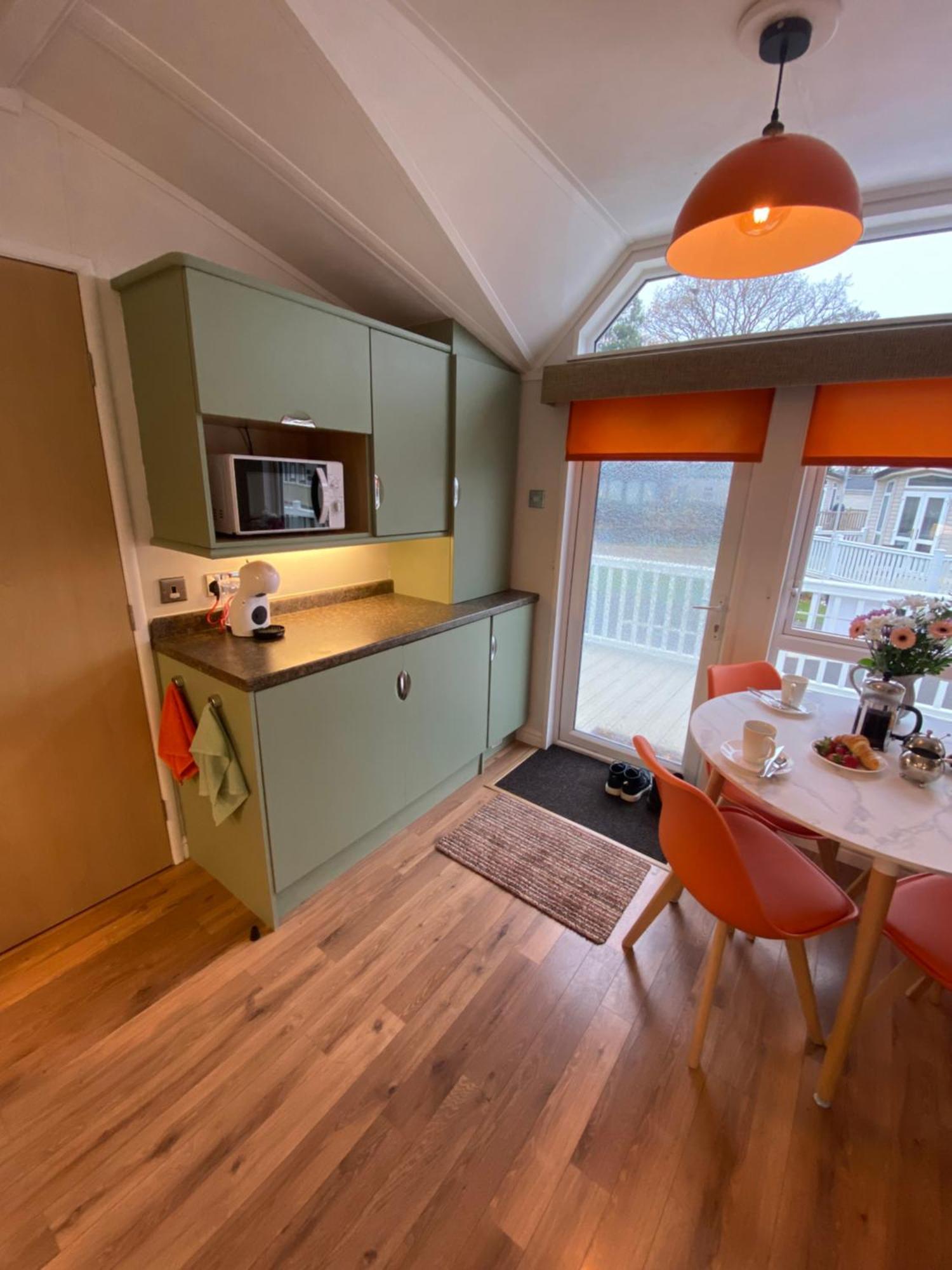Red Squirrel Lodge Sandown Bagian luar foto